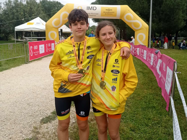 Los hermanos Parrado podium en el Duatlón cross de menores parque del tamarguillo