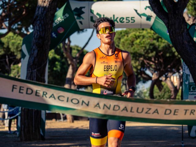 Jesús Espejo, campeón juvenil del circuito andaluz de duatlón