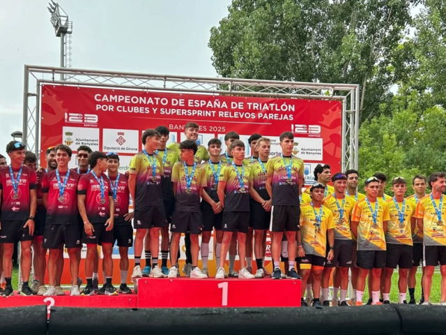 Grandes resultados de nuestros equipos en las ligas de triatlón celebradas en Banyoles