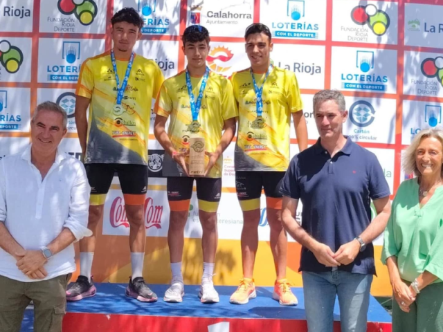 Distintos podios por equipos en el campeonato de España de triatlón cross en Calahorra