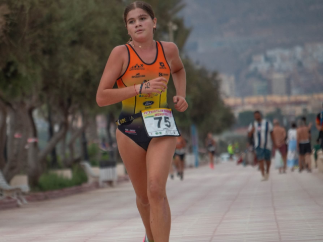 Viñet Diaz vence en su categoría en el triatlón cross de Roquetas