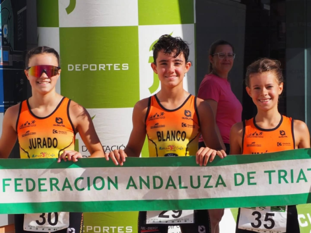 Nahikari campeona de andalucía infantil de acuatlón en Úbeda