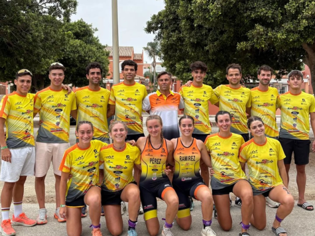 El equipo masculino y femenino ascienden a la máxima división del triatlón nacional