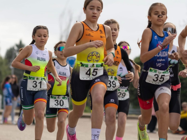 Doble oro en el duatlón de menores del parque del Alamillo