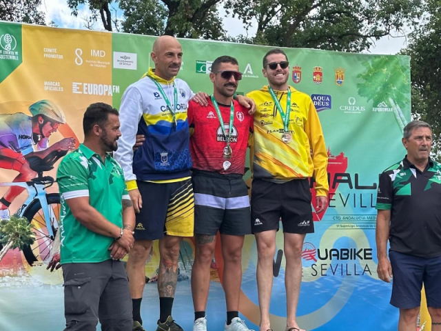 Antonio Márquez y Juanma Lagares en el Half Triatlón de Sevilla