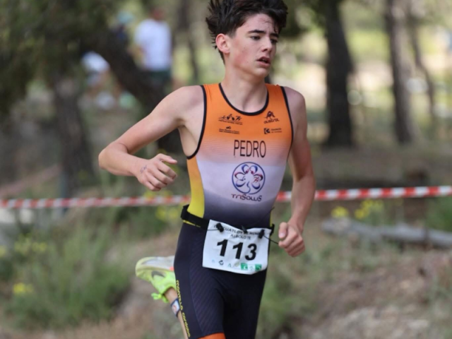 Jaime y Nahikari Campeón y campeona de andalucía cadete de acuatlón en albolote