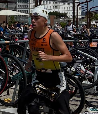 Gran despliegue de nuestra escuela en el campeonato de España de Triatlón en A Coruña