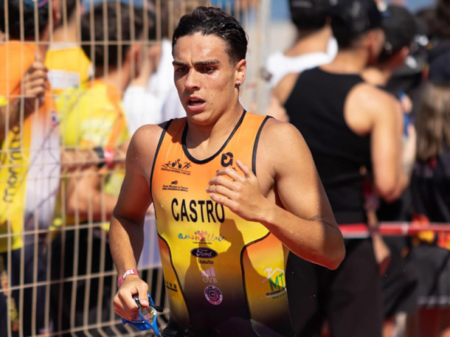 Roquetas acoge el ecuador de las ligas de triatlón