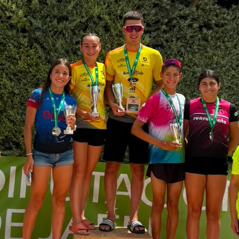 Ainhoa Pedrosa y Samuel Montoro campeones juveniles andaluces de triatlón en Pozo Alcón