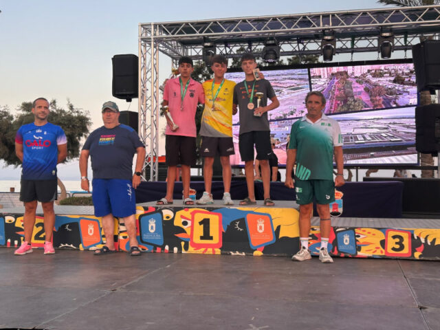 Jaime y Nahikari campeones andaluces de triatlón cross en Roquetas