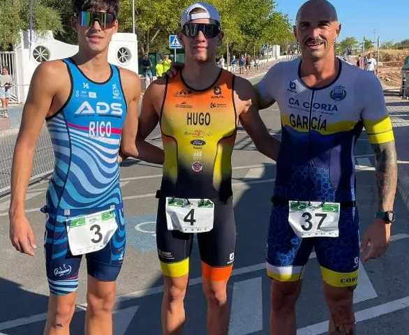 Victoria para hugo albertos y segundo puesto para Irene Sánchez en el triatlón de Arcos