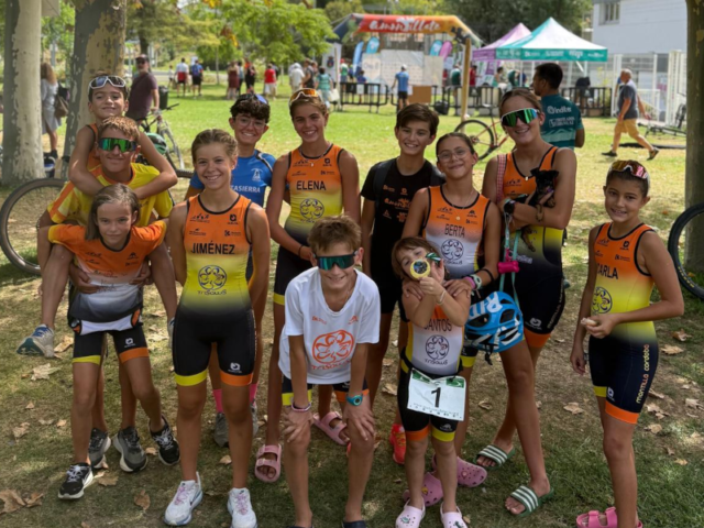 Montilla celebra la fiesta de la vendimia con gran participación de trisalus en el triatlón de su ciudad