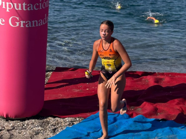 Segundo puesto para Nuria Ariza en el acuatlón de menores Faro Sacratif